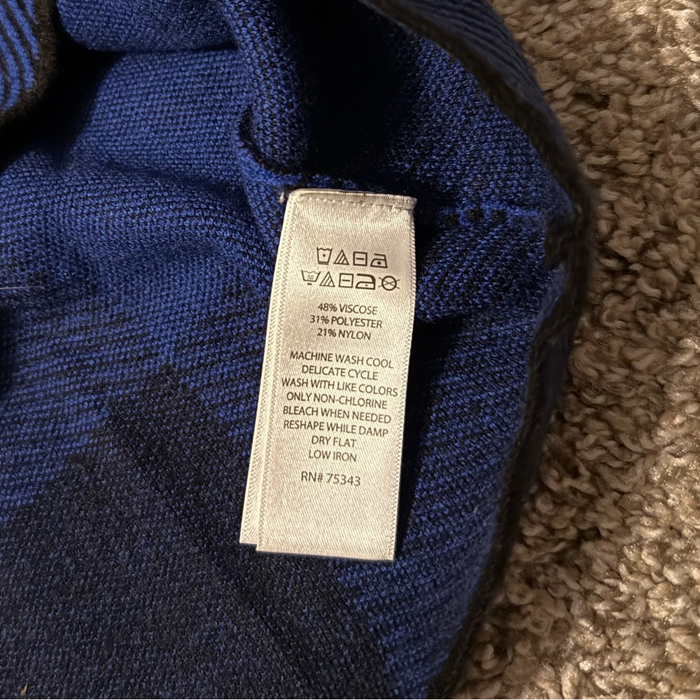Jones & CO Sweater - Picture 4 of 4